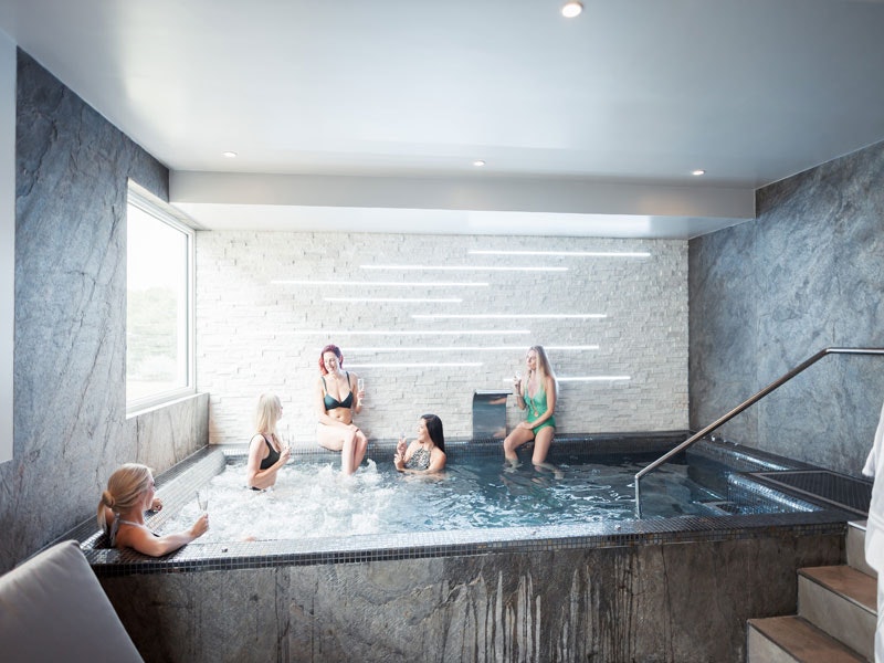 Ana Spa at Holiday Inn, Winchester Hydrotherapy Pool
