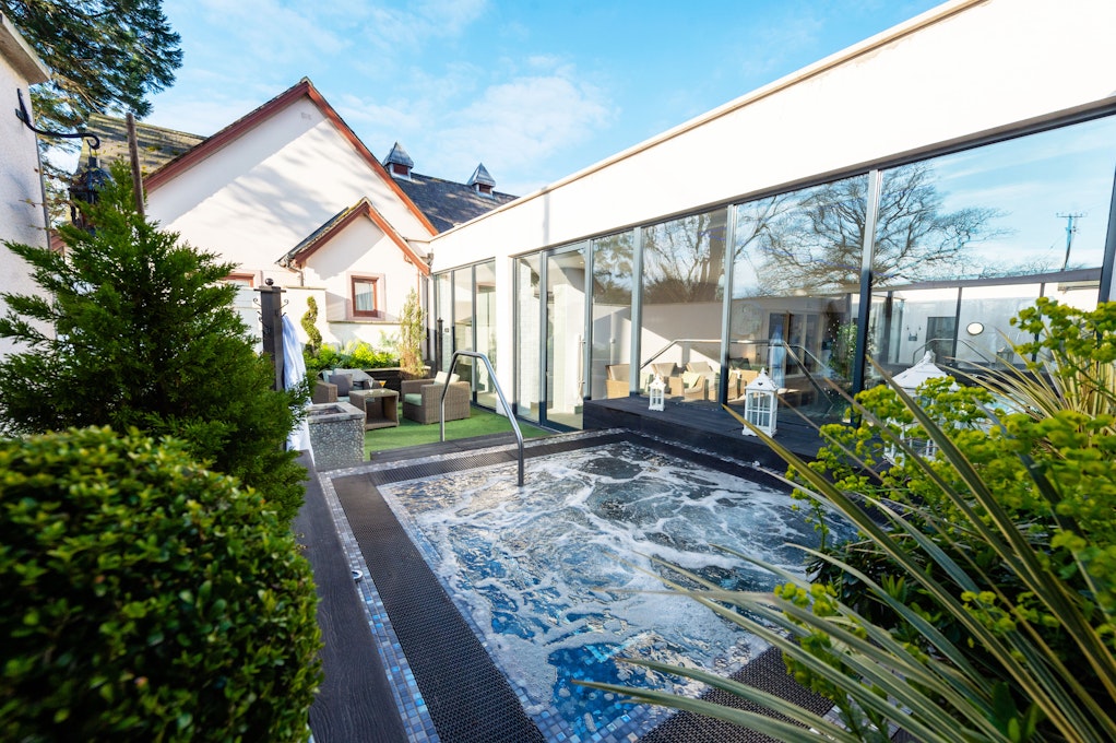 Appleby Manor Country House Hotel Outdoor Hot Tub