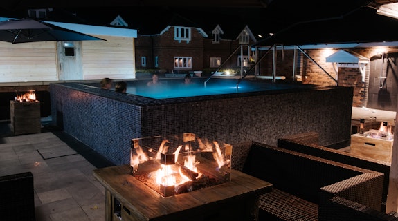 Ardencote Outdoor Hot Tub at Night