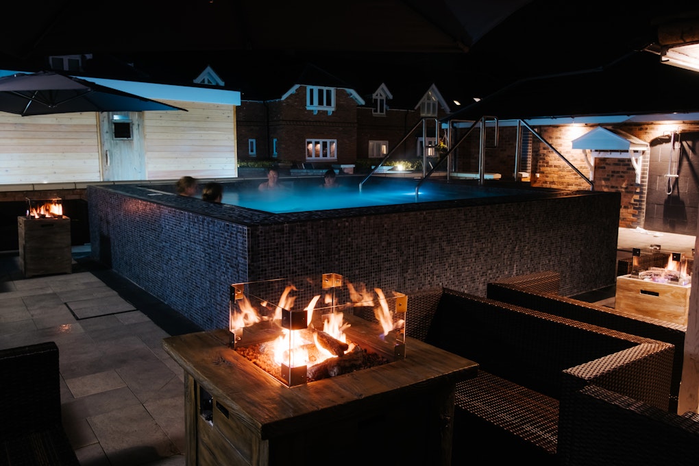 Ardencote Hotel & Spa Outdoor Hot Tub at Night with Firepits