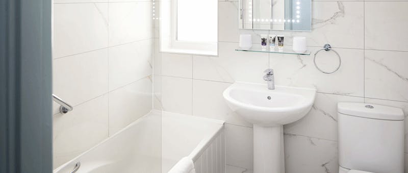 Mercure Bournemouth Bathroom