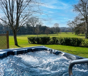 Bishopstrow Hotel & Spa Outdoor Hot Tub