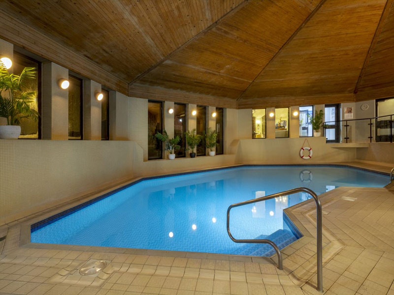 Bridgewood Manor Hotel Pool
