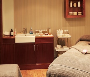 	Cambridge Belfry Hotel and Spa Treatment Room