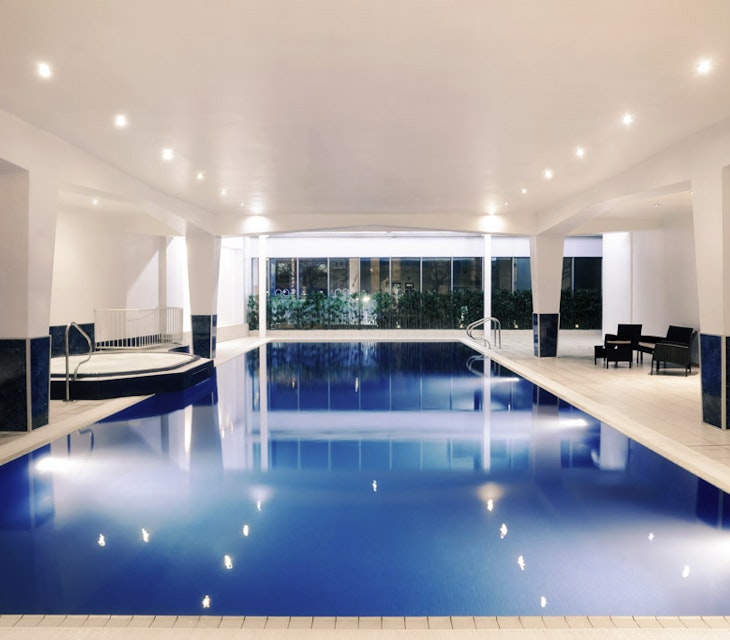  Mercure Cardiff Holland House Hotel & Spa Swimming Pool