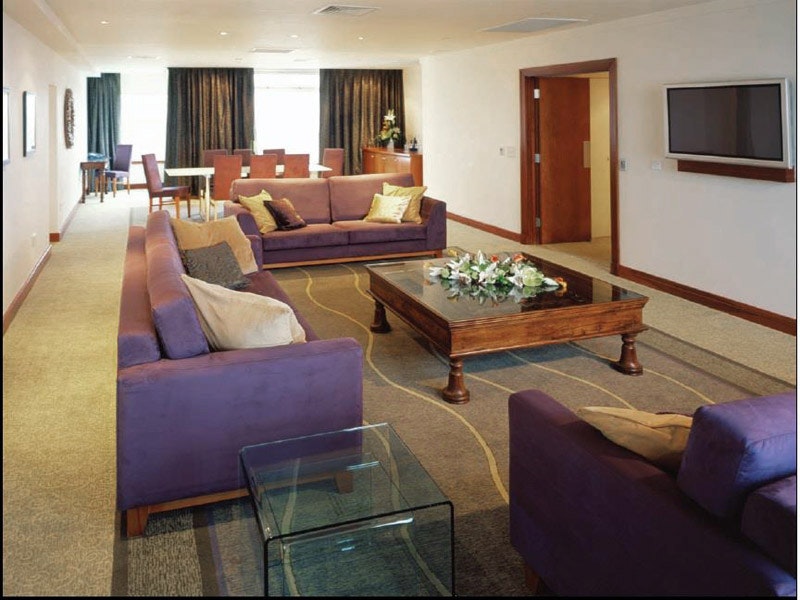  Mercure Cardiff Holland House Hotel & Spa Lounge