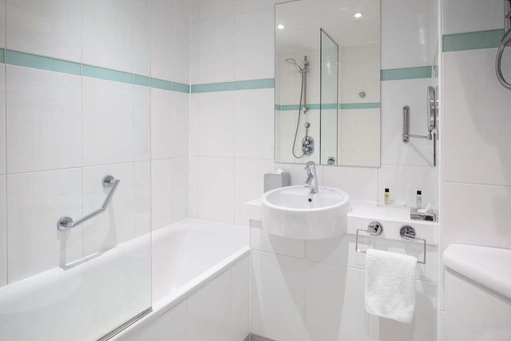 Chesford Grange Hotel & Spa Bathroom