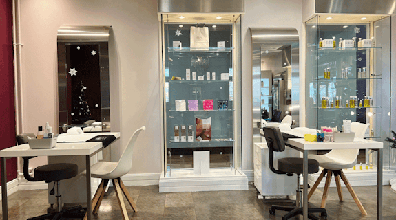  PURE Spa Cheshire Oaks Nail Stations