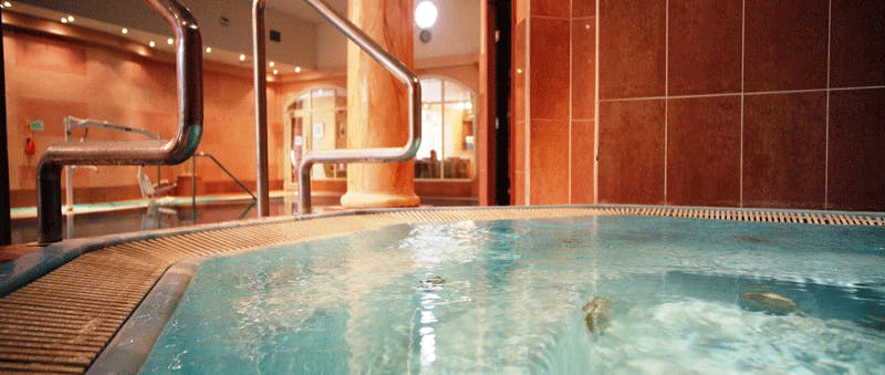 Crabwall Manor and Spa Jacuzzi