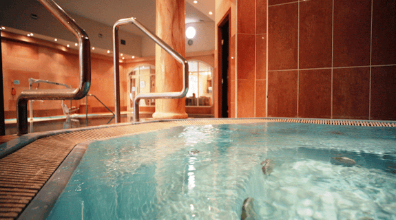Crabwall Manor and Spa Jacuzzi