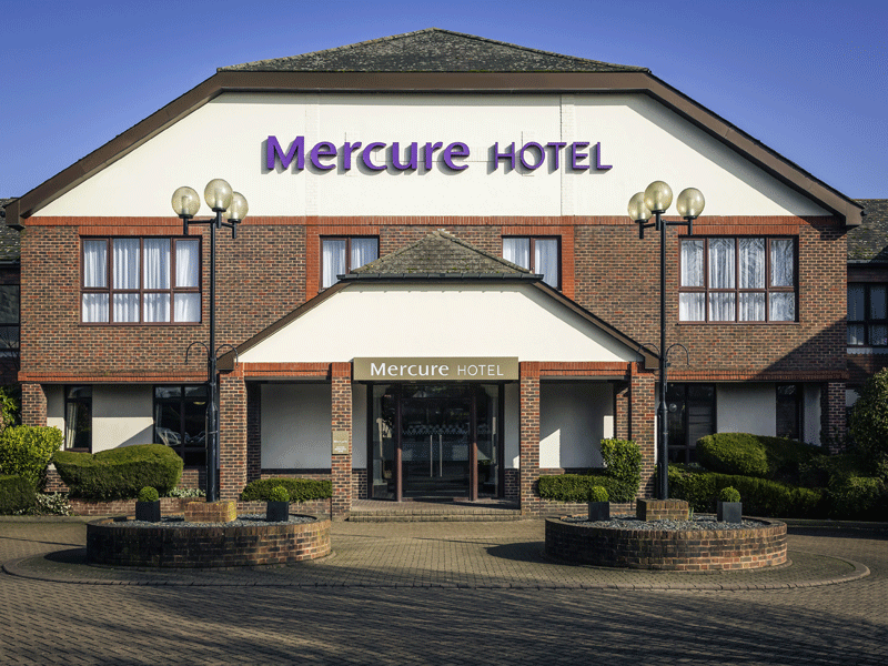  Mercure Dartford Brands Hatch Hotel and Spa Main Entrance