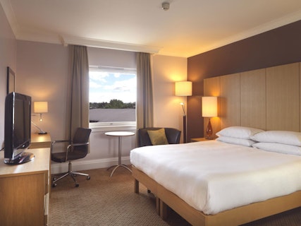 DoubleTree by Hilton Strathclyde King Bedroom