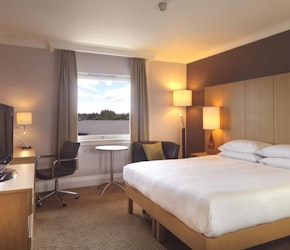 DoubleTree by Hilton Strathclyde King Bedroom