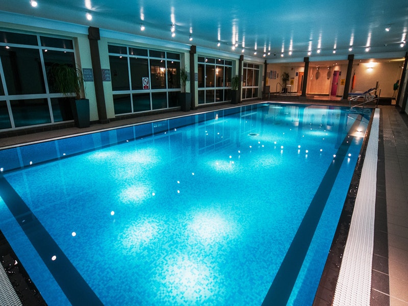 DoubleTree by Hilton Cheltenham Swimming Pool