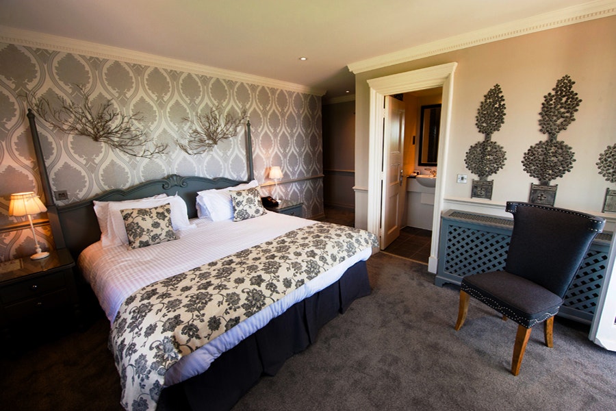 Greenwoods Hotel & Spa Classic Double Bedroom