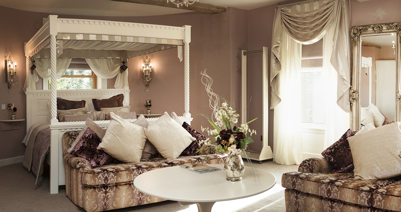 Hatherley Manor Hotel & Spa Four Poster Bedroom