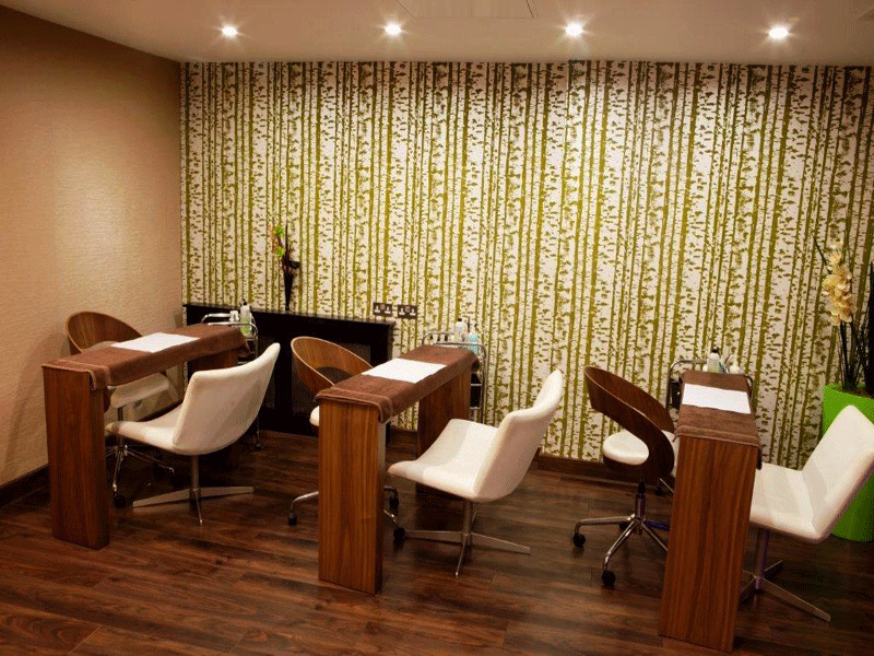 DoubleTree by Hilton Hotel and Spa Chester Manicure Stations