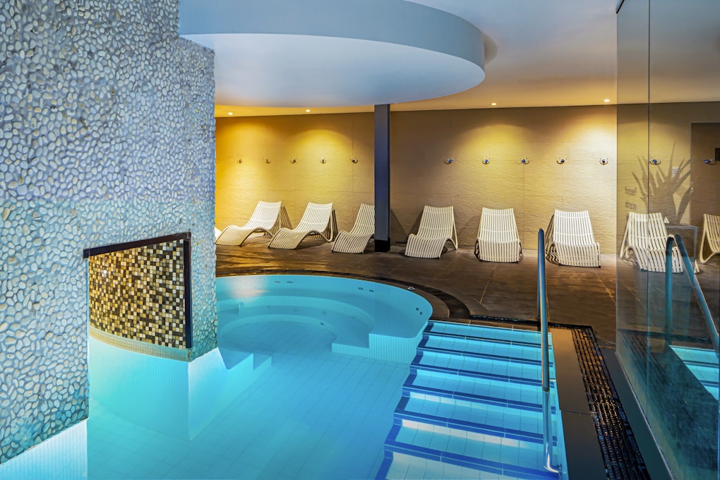 DoubleTree by Hilton Hotel and Spa Chester Poolside Jacuzzi and Loungers