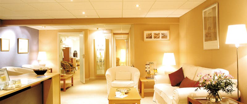 Hellidon Lakes Golf & Spa Hotel Reception and Lounge