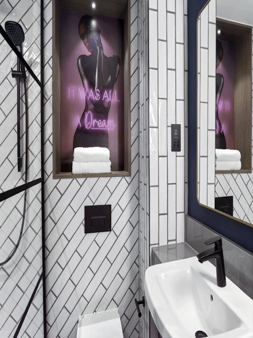  NYX Hotel London Holborn by Leonardo Hotels Executive Bathroom