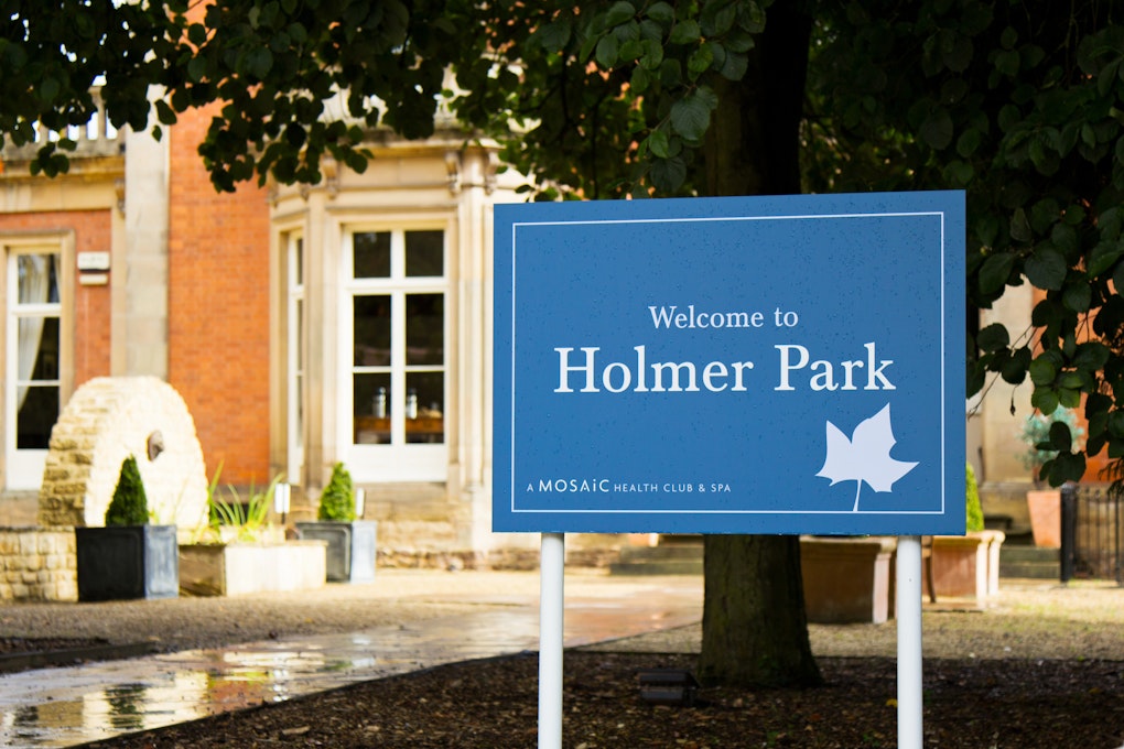  Holmer Park Spa & Health Club Welcome Sign