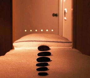 Edinburgh Holyrood Hotel Treatment Bed Hot Stones