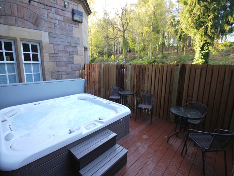 Inglewood House and Spa Hot Tub