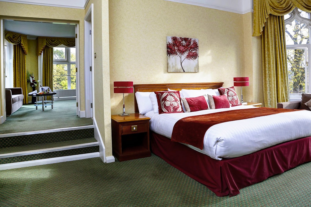 Mercure Sheffield Kenwood Hall Hotel & Spa Suite Bedroom