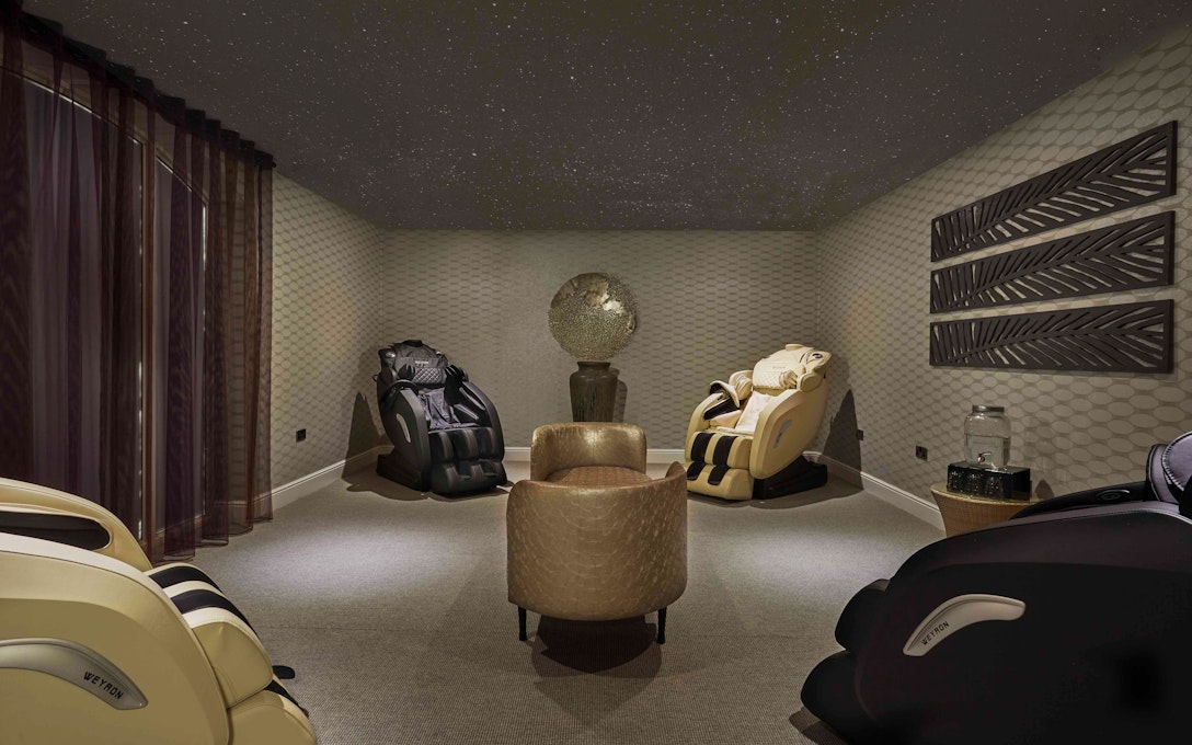 Lion Quays Resort Weyron Massage Chair Room