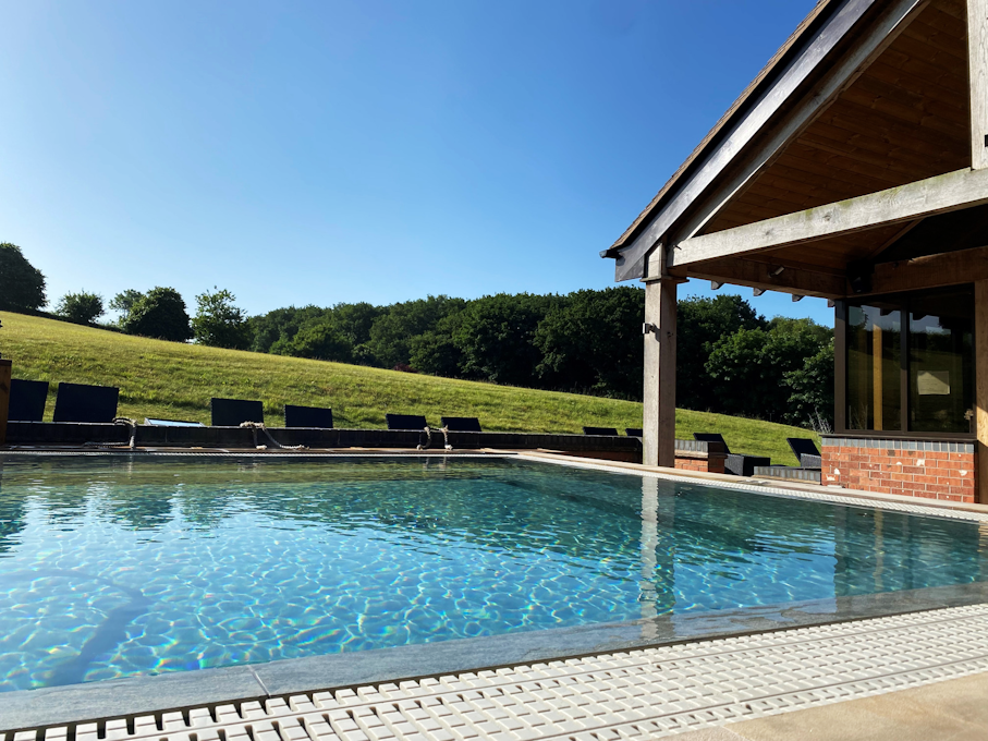 Moddershall Oaks Country Spa Retreat Outdoor Vitality Pool