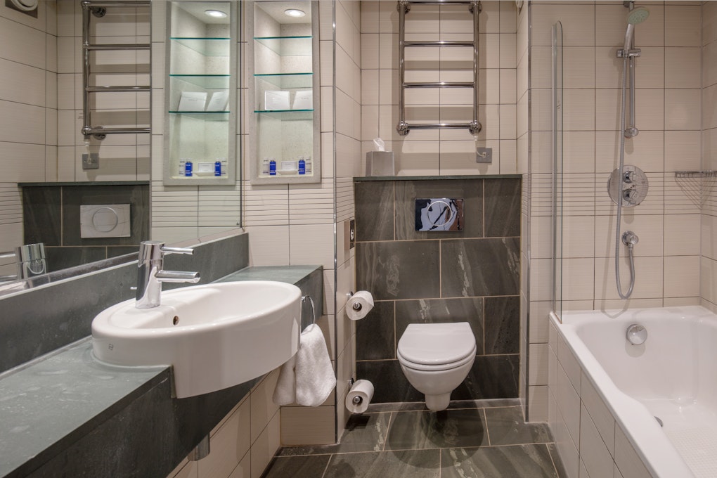 Norton Park Hotel, Spa & Manor House, Winchester Deluxe Double Bathroom
