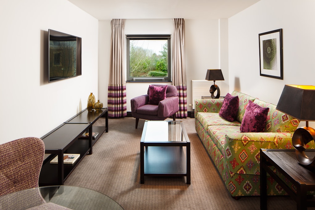 Delta by Marriott Hotel Nottingham Belfry Spa Family Suite Lounge