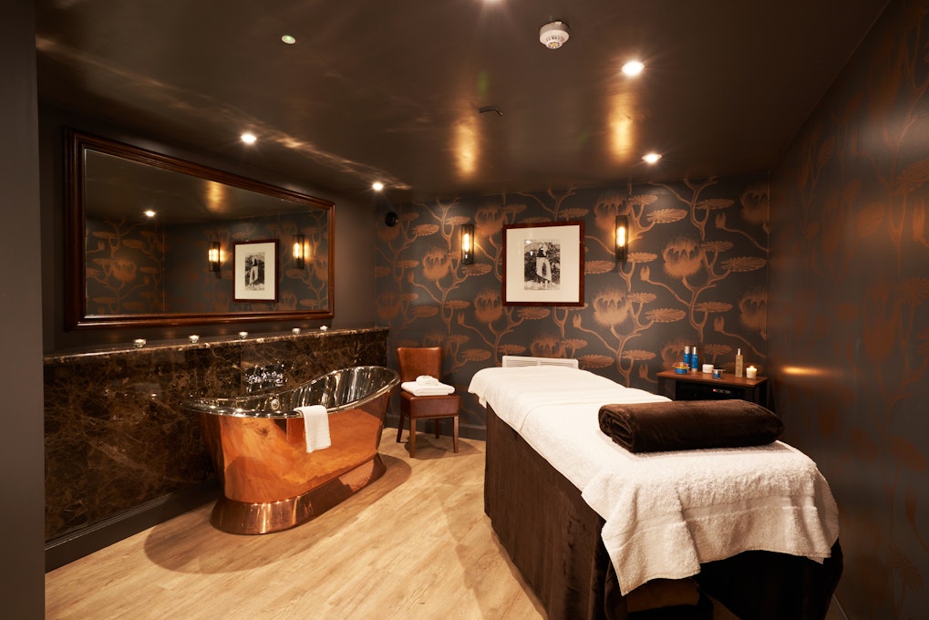 Oban Bay Hotel Treatment Room with Copper Bath