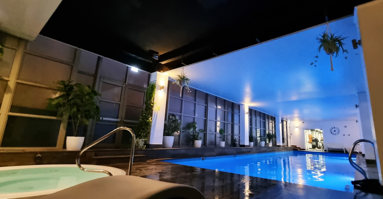 One Spa London Pool and Hot Tub