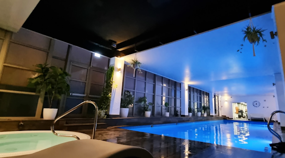 One Spa London Pool and Hot Tub