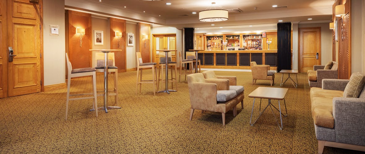DoubleTree by Hilton The Oxford Belfry Hotel and Spa Bar