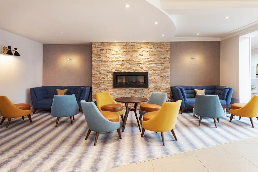 DoubleTree by Hilton The Oxford Belfry Hotel and Spa Reception Seating Area