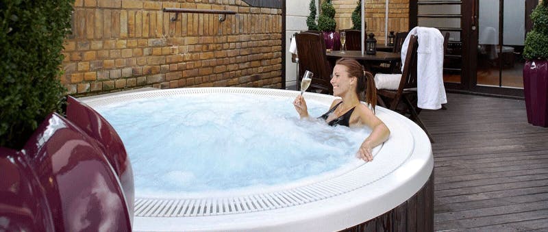 Sir Christopher Wren Hotel and Spa Jacuzzi