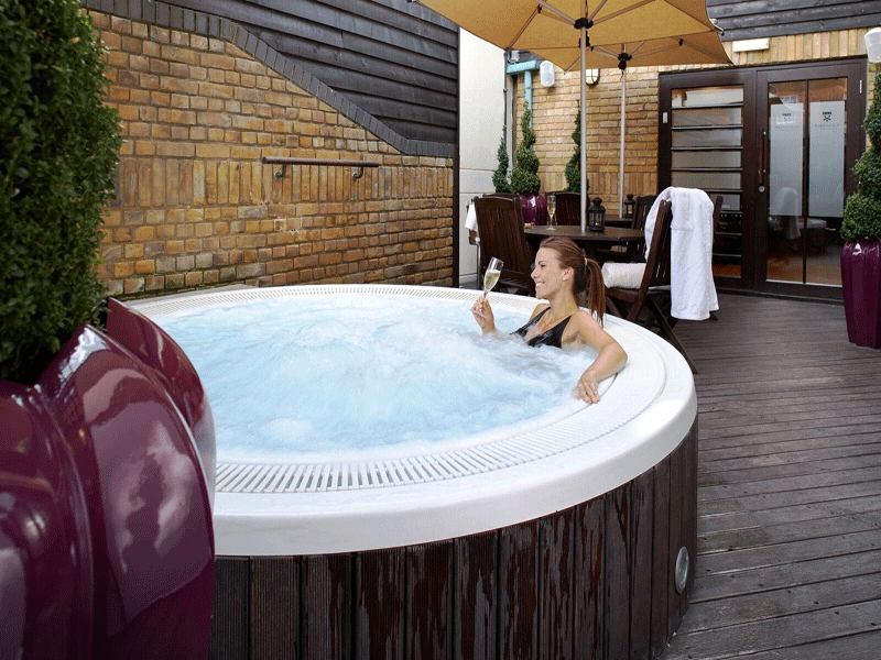 Sir Christopher Wren Hotel and Spa Jacuzzi