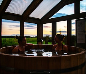Sawcliffe Manor Country House Natural Water Hot Tub