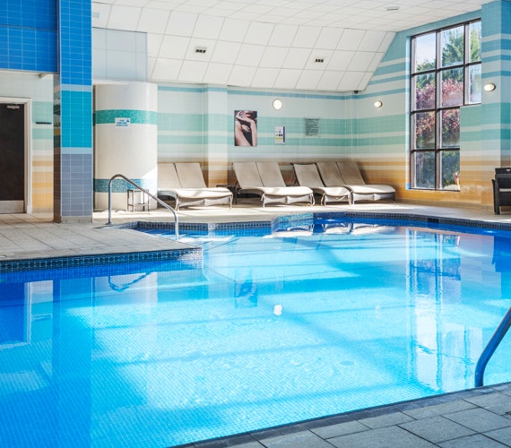Stratford Manor Hotel Swimming Pool