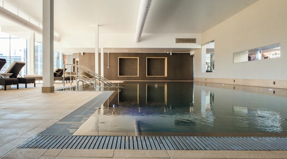 Studley Castle Hotel Swimming Pool