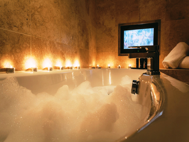 The Malvern Spa Jacuzzi Bath in Room