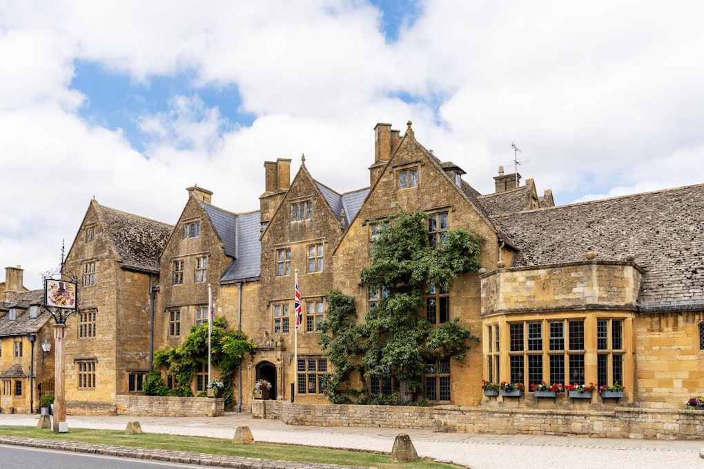 The Lygon Arms Spa Hotel Entrance