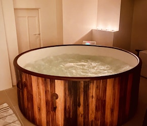 The Skin Co. Spa Jacuzzi