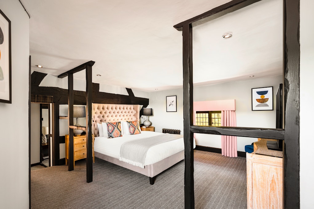 Voco Lythe Hill Hotel & Spa Bedroom 