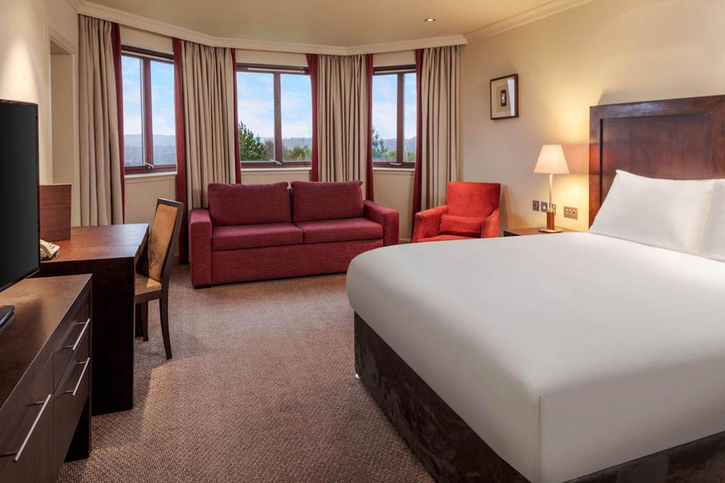 DoubleTree by Hilton Glasgow Westerwood Spa & Golf Resort Bedroom with Bay Window